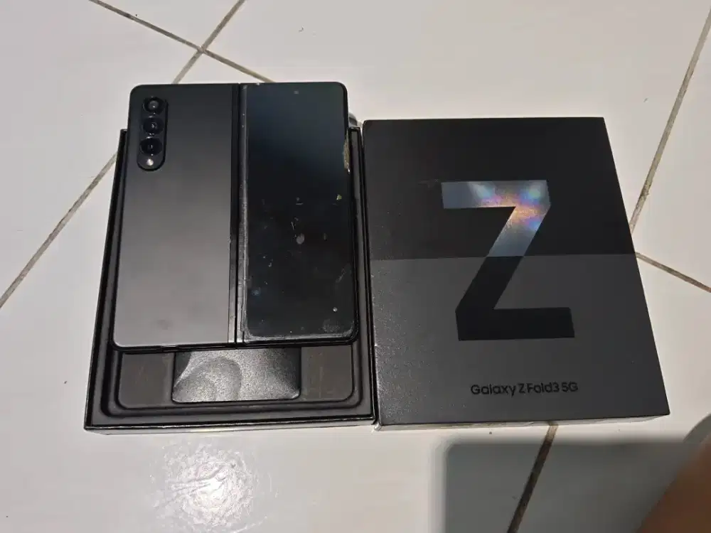 Samsung galaxy z fold 3 5G ram 12/512 gb second sein