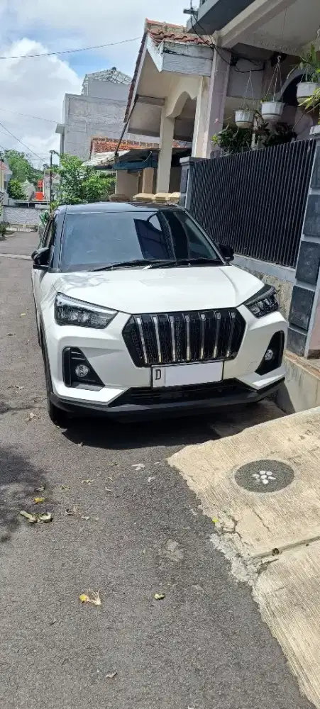 Daihatsu Rocky 1.2 X CVT (MATIC) THN 2023 warna Putih mulus dari baru