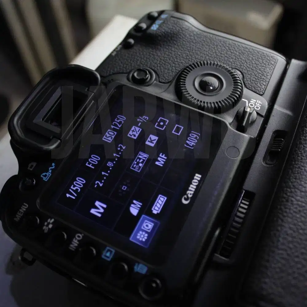 DSLR Canon 5D Mark II + Batre Grip Original Canon