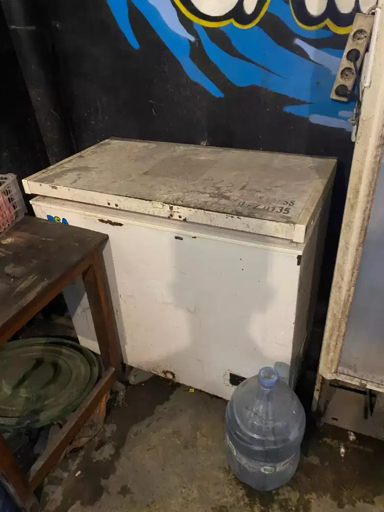 Menerima jual beli frezeer bekas  bekas borong atau satuan