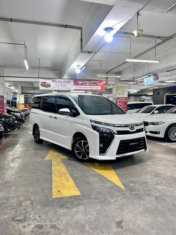 Toyota Voxy 2.0 AT 2021 terawat bkn 2020