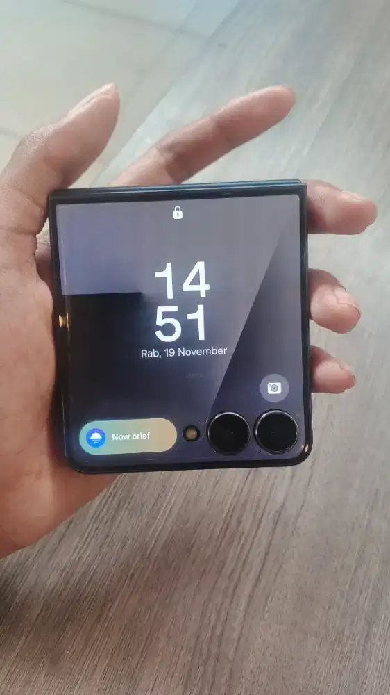 SAMSUNG GALAXY Z FLIP 7 JUAL AJA NIH BARU MAKE 2 BULAN BU