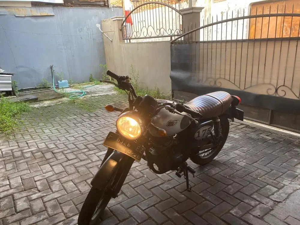 DIJUAL CEPAT MOTOR KAWASAKI W175 2018