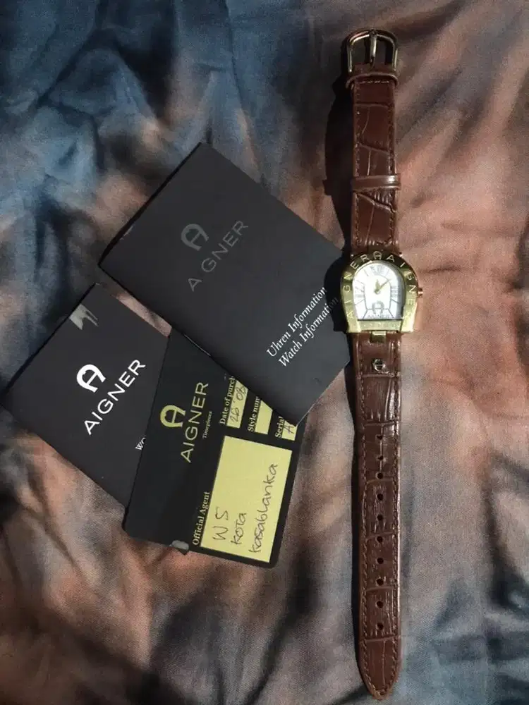 Jam tangan wanita merek Aigner