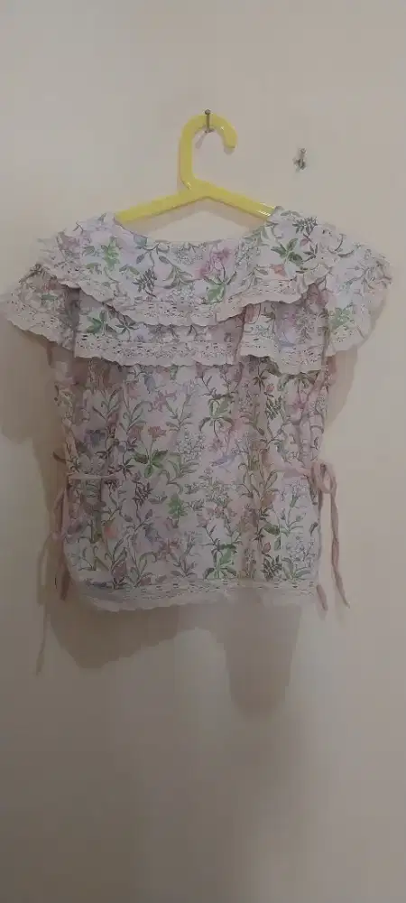 Baju atasan wanita merek Nidaa dari Bangkok.