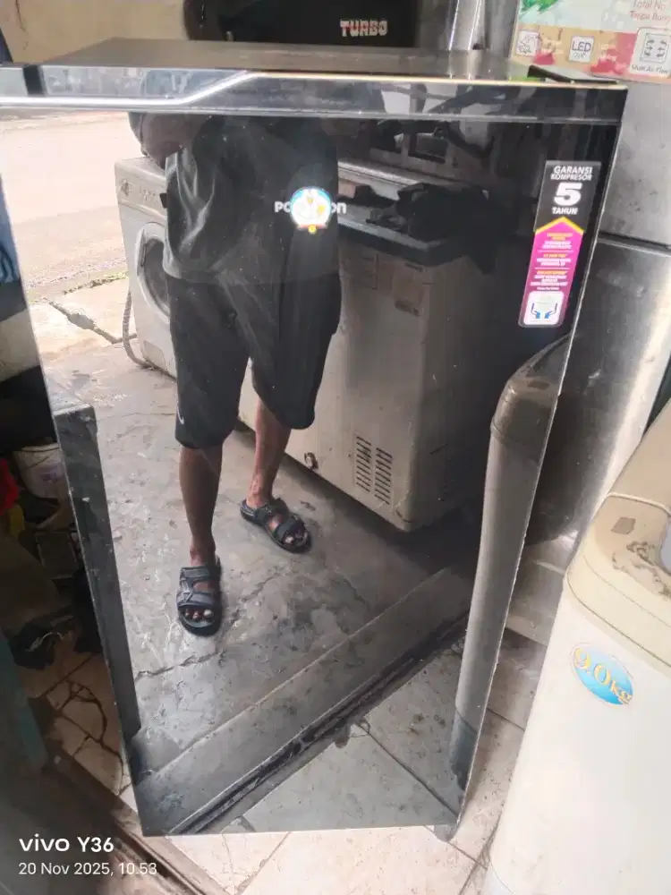 Di jual cepat kulkas 1 pintu 180L like now