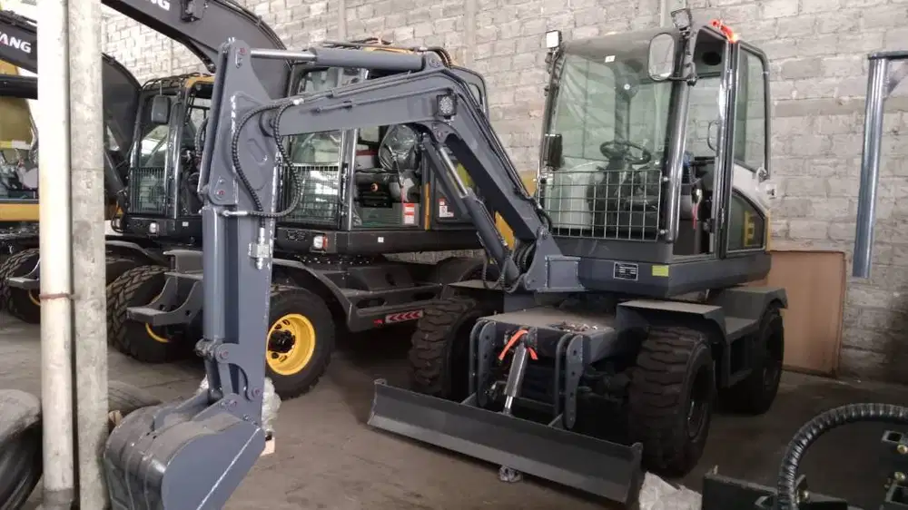 Excavator 4 TON, HWL 40 (Wheeled)