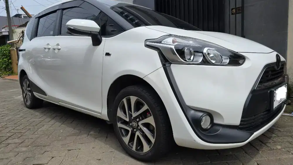 Toyota Sienta V AT tahun 2017
