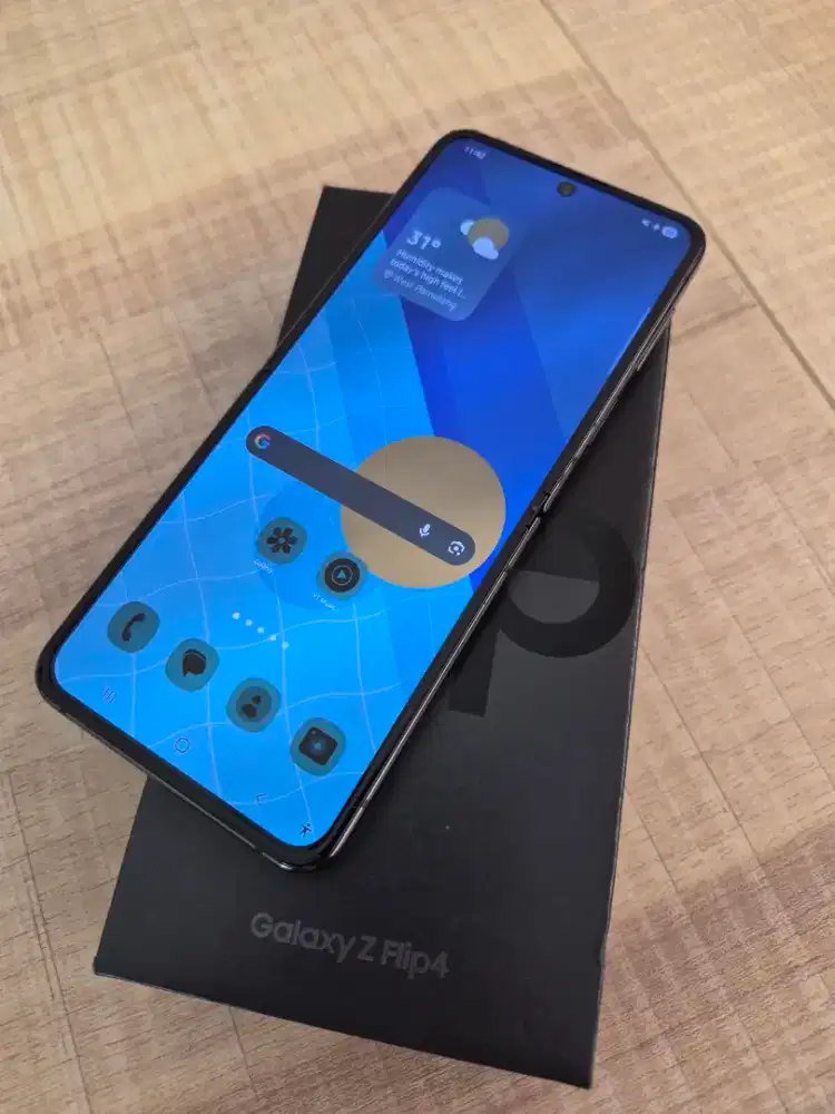 SAMSUNG Z FLIP 4 BLACK (Full Set, Kabel Charger dan Dus)