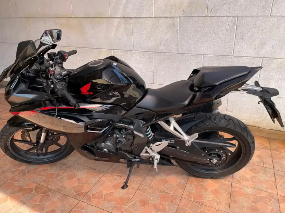 DIJUAL, 50jt (Nego) 
HONDA CBR 250RR TAHUN 2022
SURAT-SURAT LENGKAP