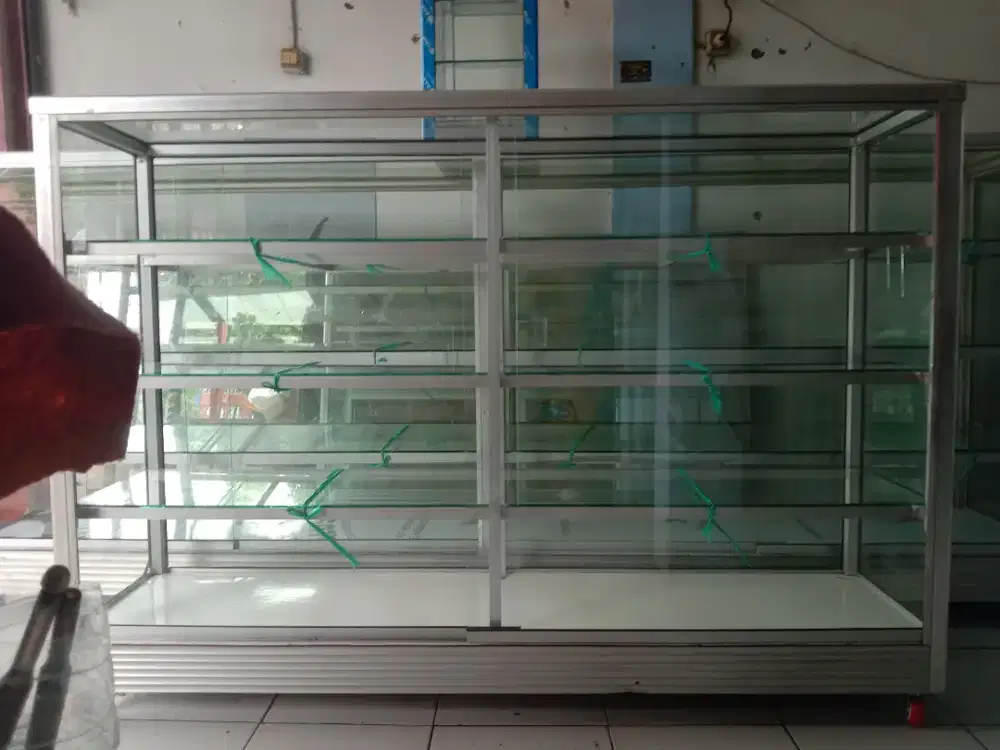 Kaca etalase second