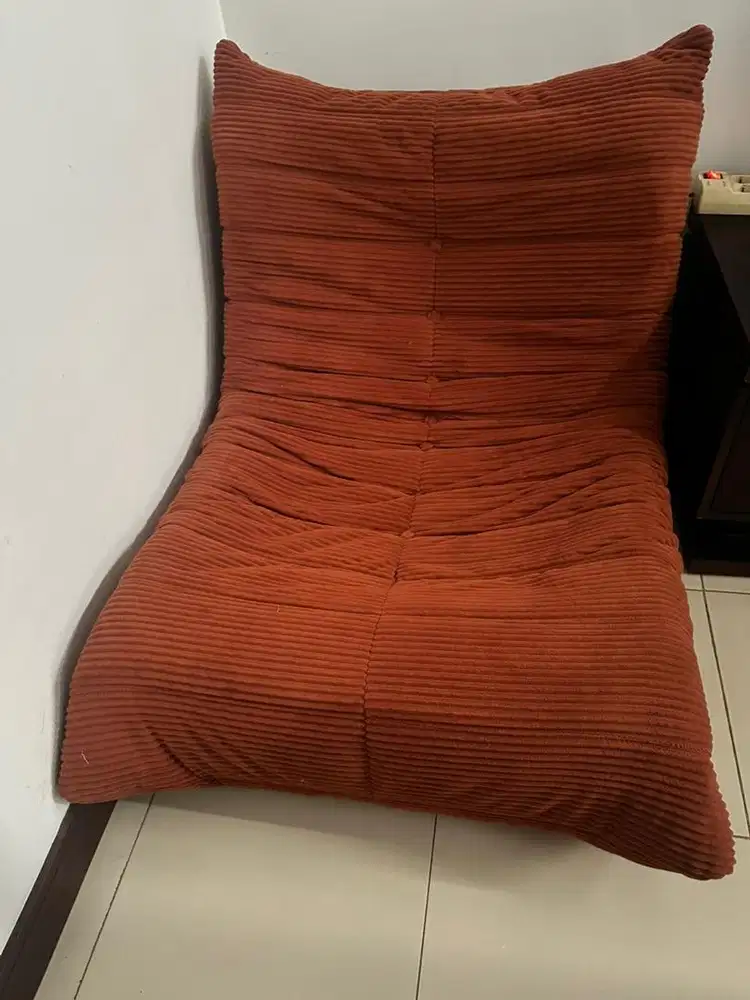 Sofa santai lantai