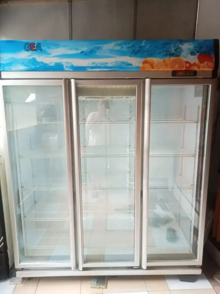 Showcase GEA 3 Pintu Super Dingin Dan Istimewa