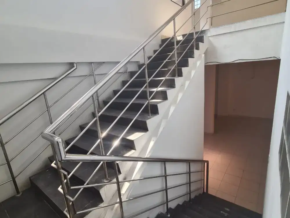 Ruang Usaha 2 Lantai Mainroad Kopo – Luas 600 m², Harga 300 Jt/Tahun!