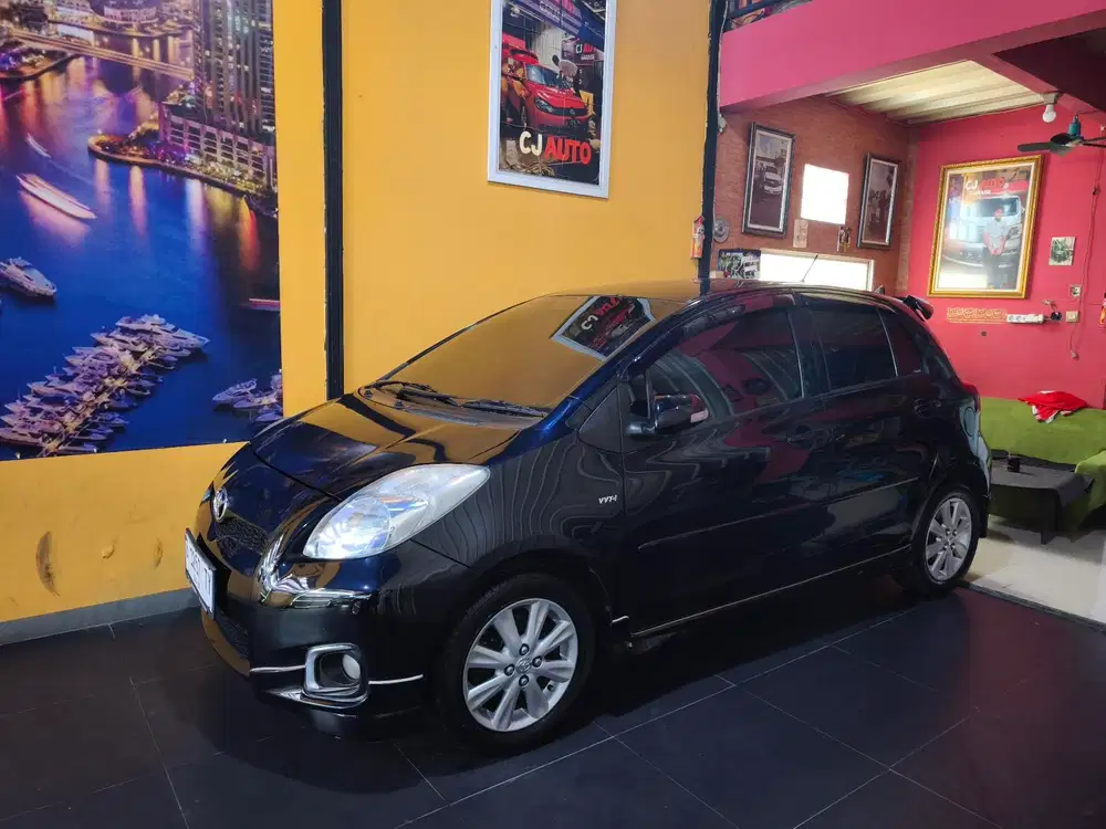 Yaris S Limited 2012 Metik