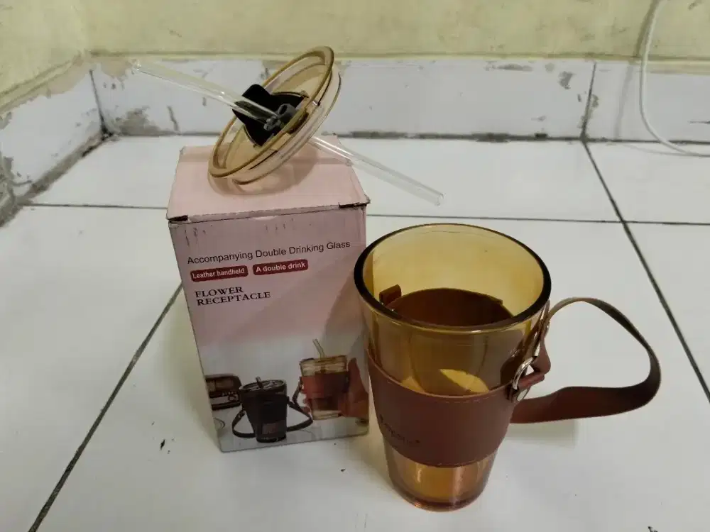 Gelas Minum dengan Leather Holder + Sedotan -HSC2025