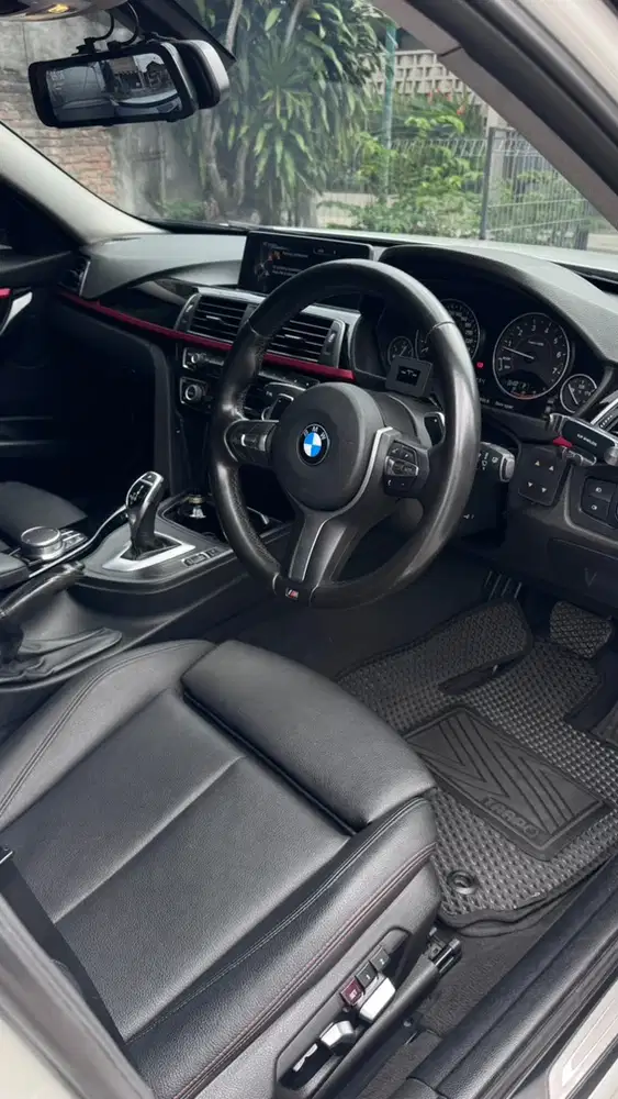 BMW 320i 2024 Bensin