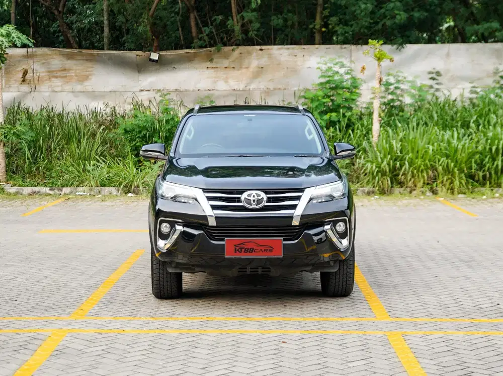 TOYOTA FORTUNER 2.4 VRZ 4x2 DIESEL MATIC HITAM 2019