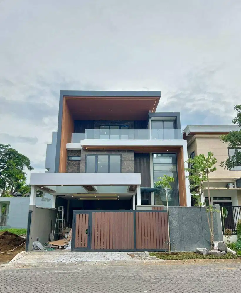 Premium Spec Baru Gress 3 lantai Woodland Citraland Surabaya Lift