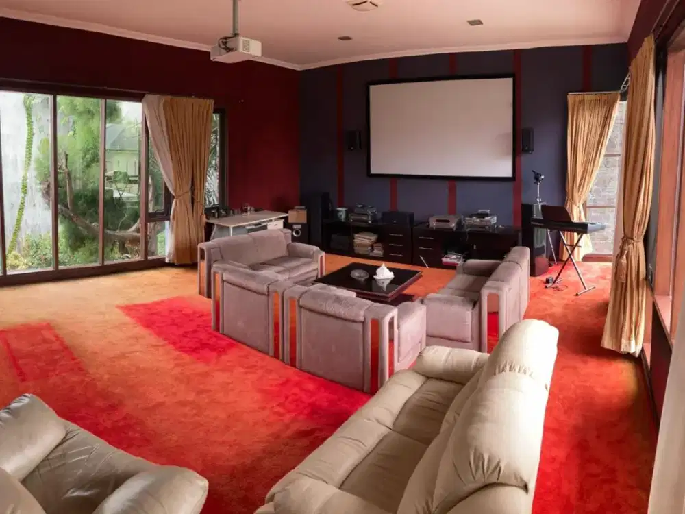 Dijual Cepat Rumah Luas dan Asri Semi Furnish di Pondok Hijau, Bandung