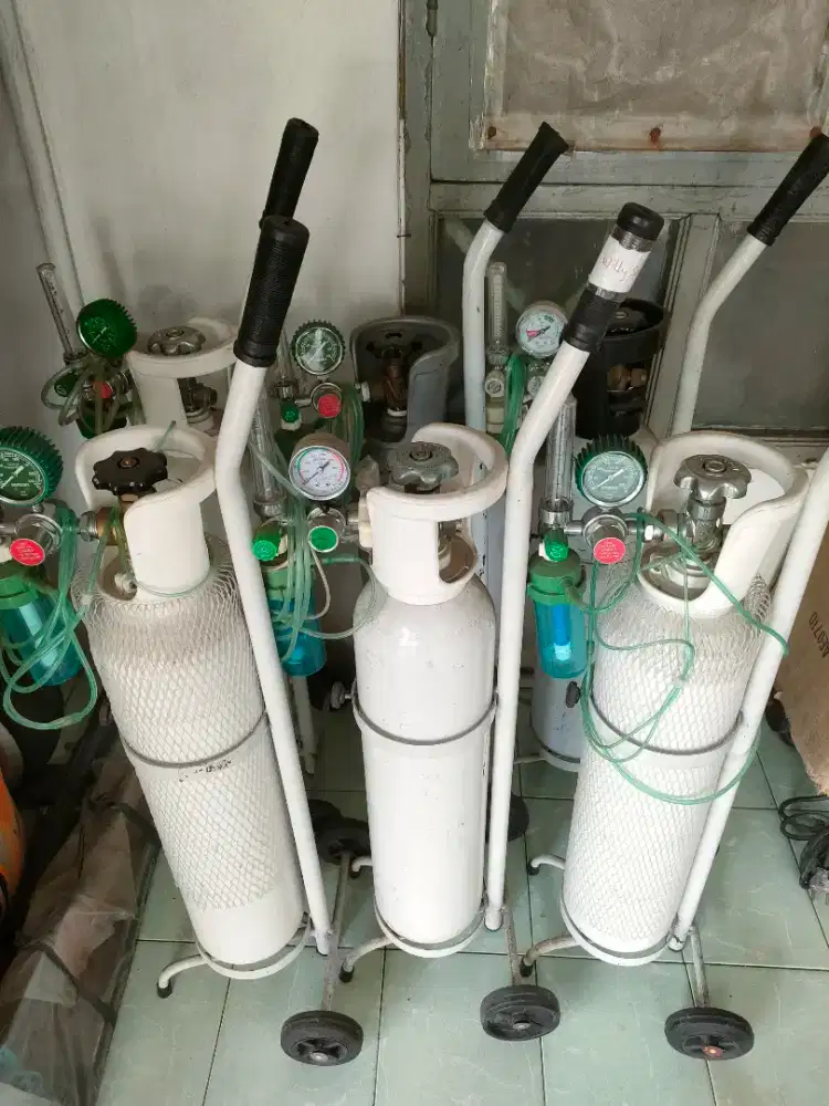 Dijual Tabung Oksigen 1m3 lengkap dgn isi, selang, regulator & troli