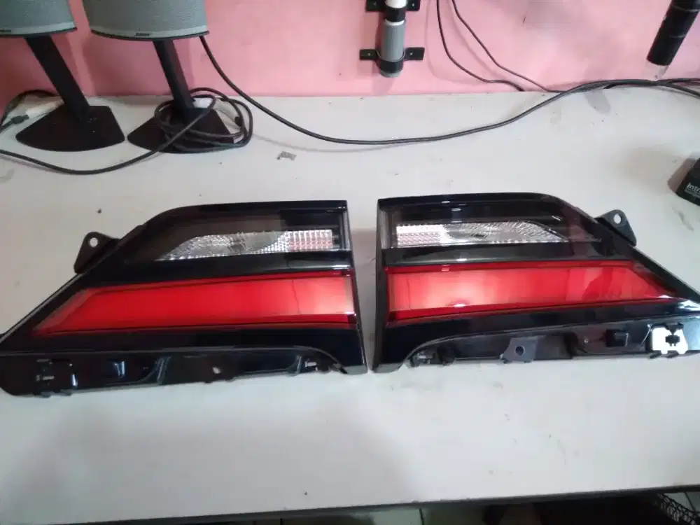 Lampu mundur pintu inova zenix