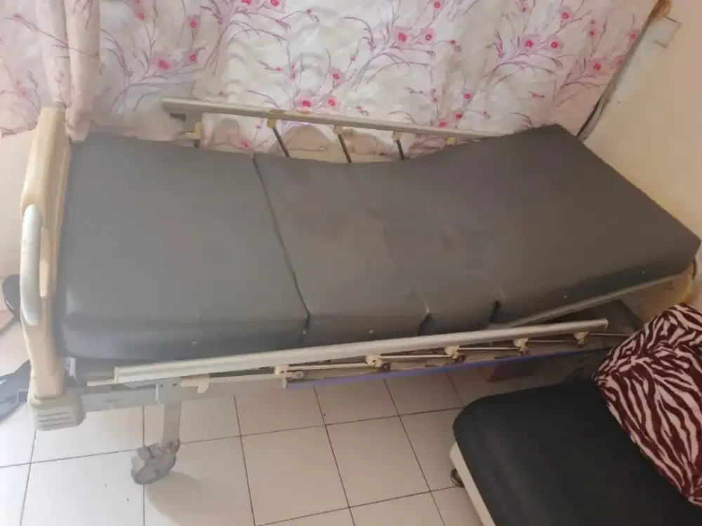 Dijual ranjang pasien second