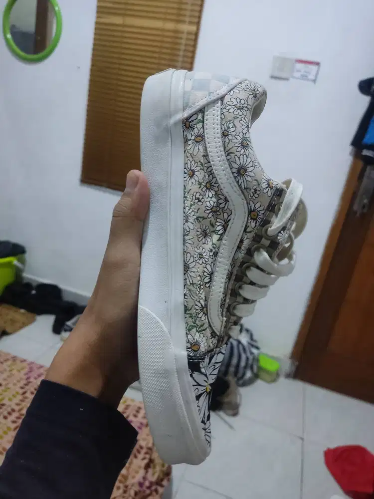 Vans sesuai gambar masih muluss