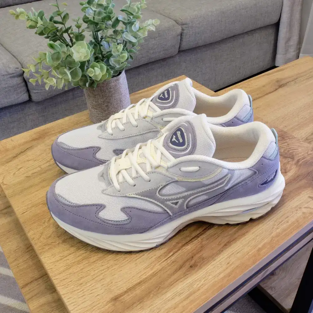 Mizuno Wave Rider Beta - EUR 43 - Sepatu Sneakers Sportstyle