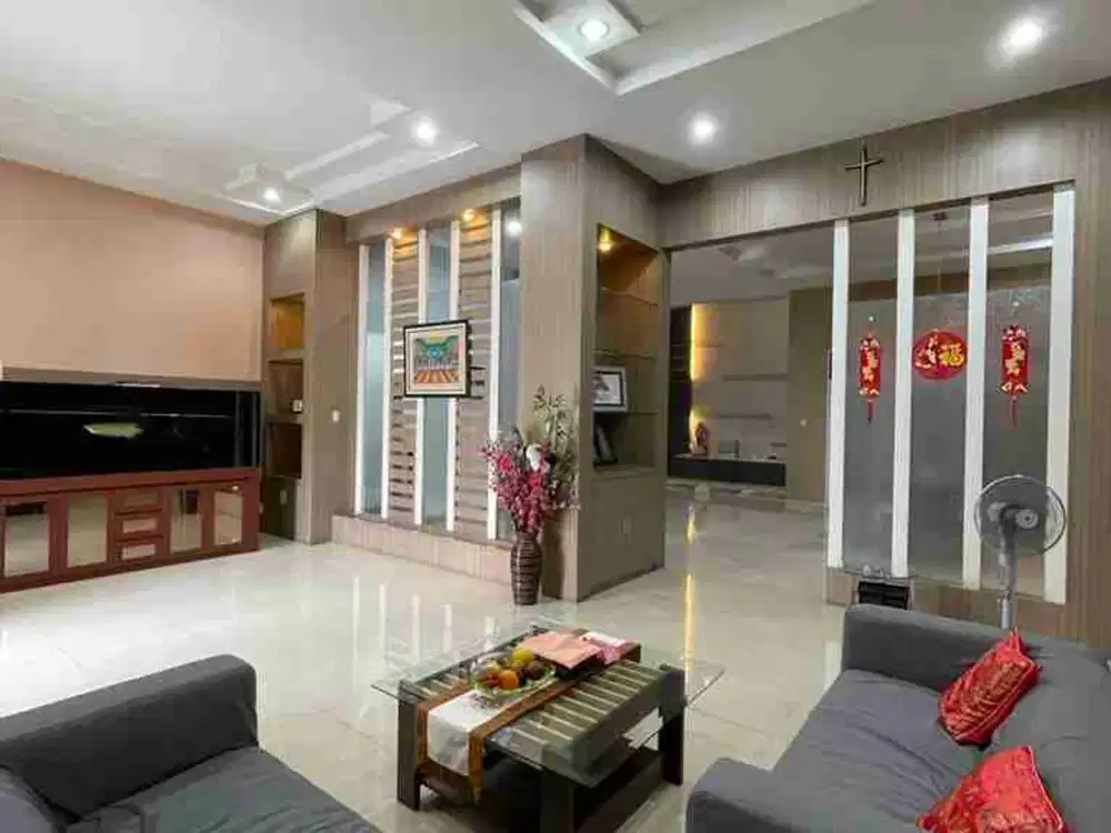 DIJUAL VILLA JALAN BOULEVARD TIMUR KOMPLEK CEMARA ASRI