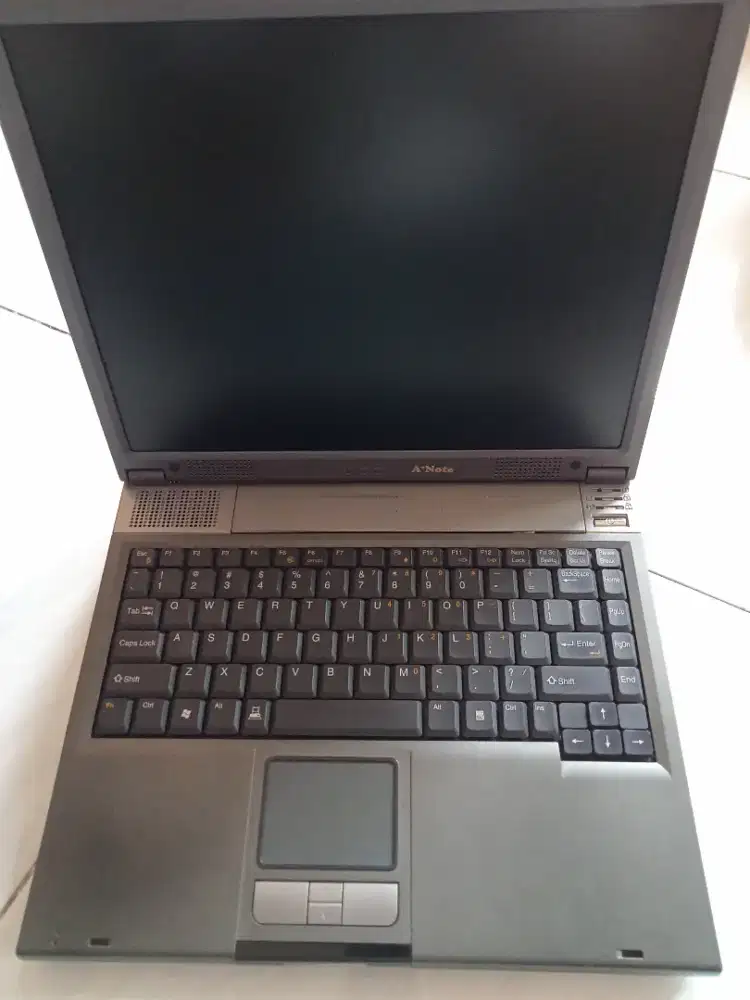 Laptop lawas merk Annote