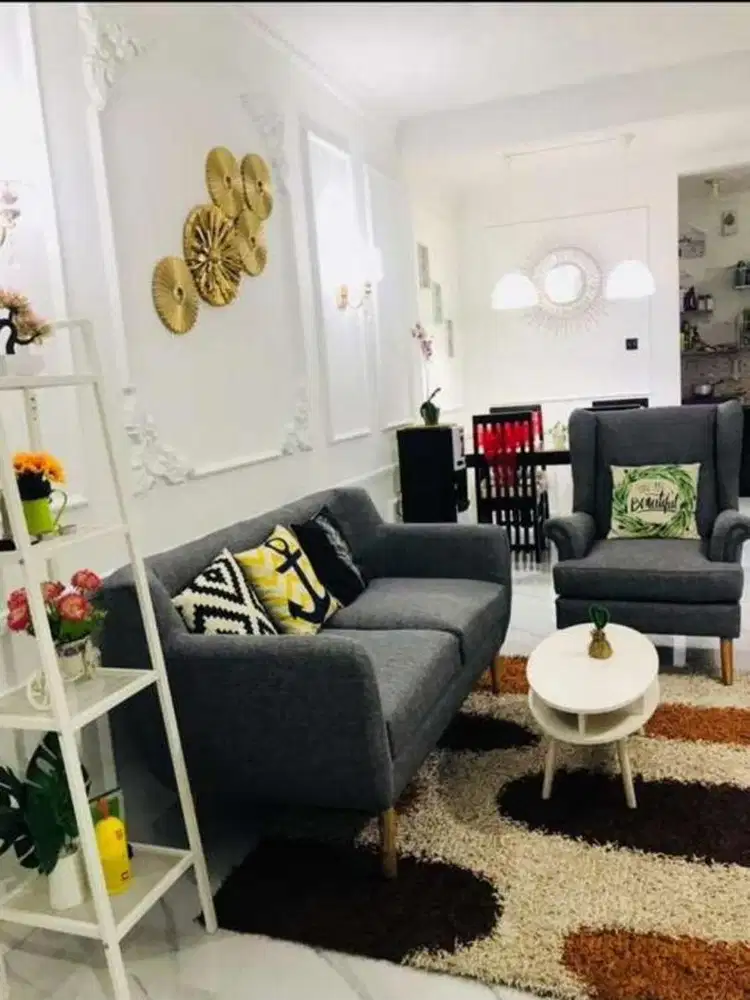 Disewakan rumah 2lantai lokasi sangat strategis ditengah2 kota