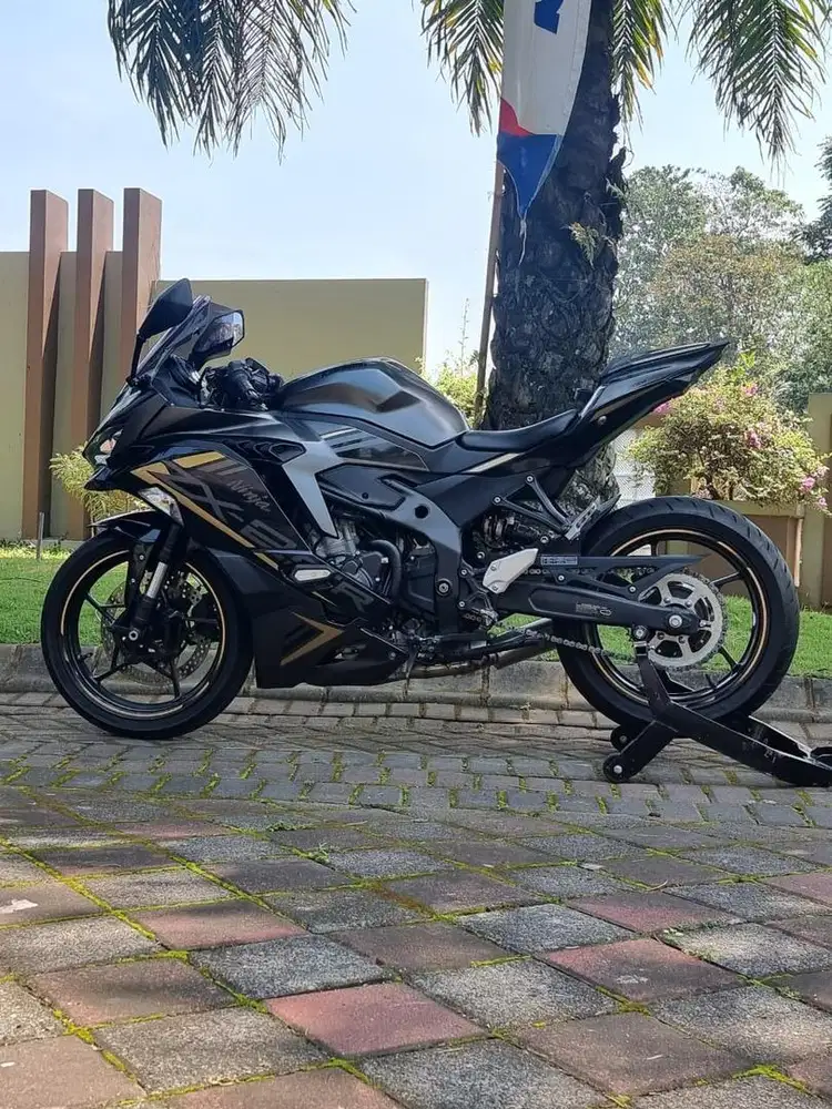 Kawasaki ZX 25R ABS Th 2021 Odo 1rb N Malang Koko Motor
