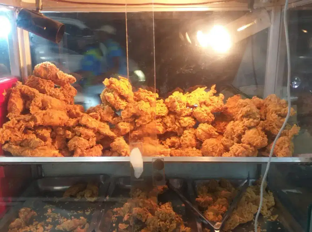 Dicari karyawan Freid chicken untuk pria
