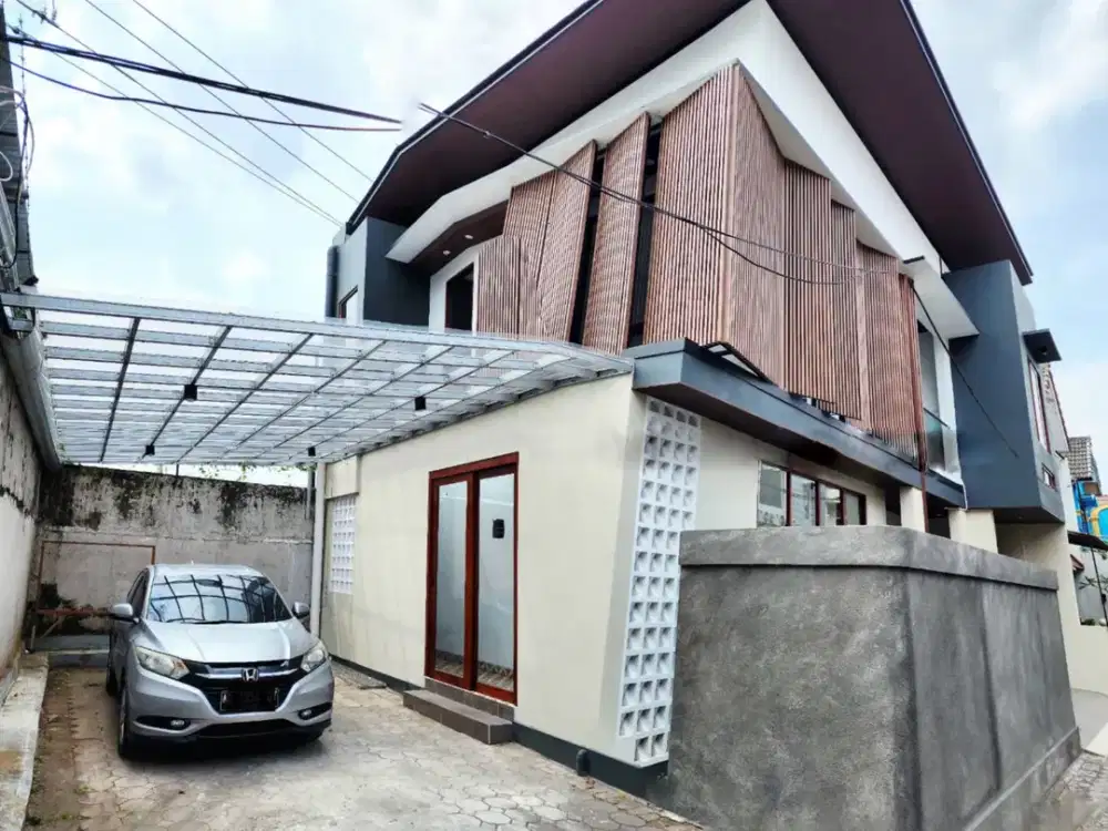 Rumah 2 lantai dalam Perum Lokasi Strategis Diarea Seturan Caturtunggal Depok Sleman.