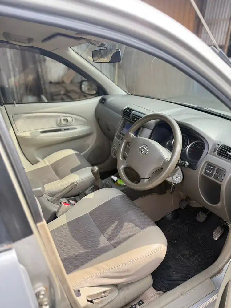 Toyota Avanza 2010 Bensin