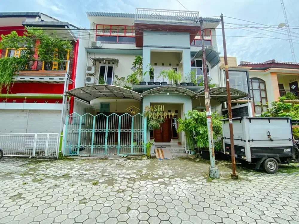DIJUAL RUMAH SECOND 3 LANTAI SHM DI REJOWINANGUN KOTAGEDE JOGJA