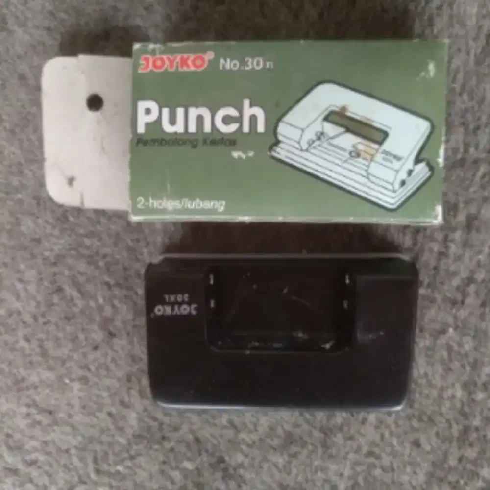 Punch alat bolong kertas