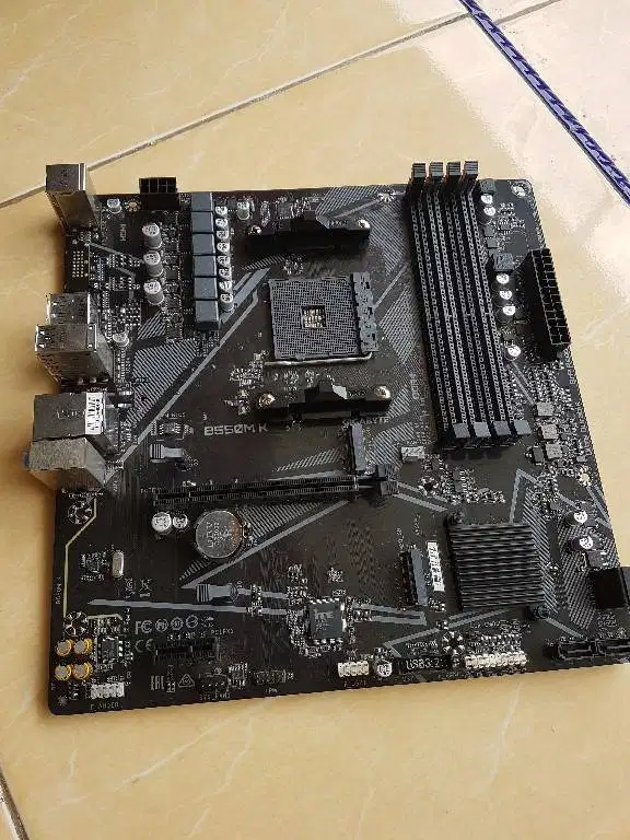 Motherboard Gigabyte B550M-K AMD AM4 garansi NJT 08-2028