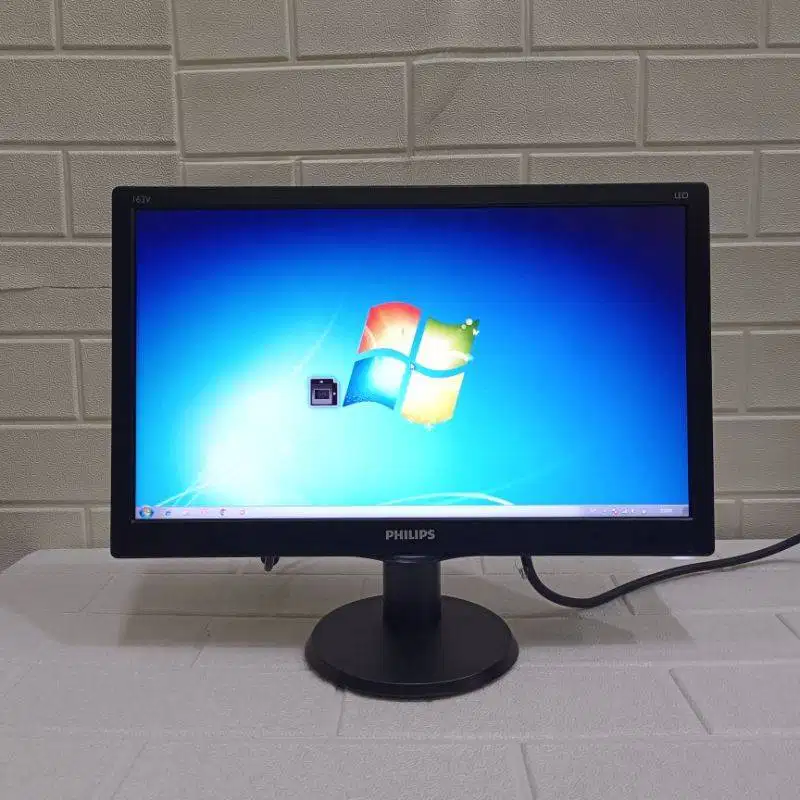 LCD LAYAR MONITOR MERK PHILIPS 15,6 Inchi