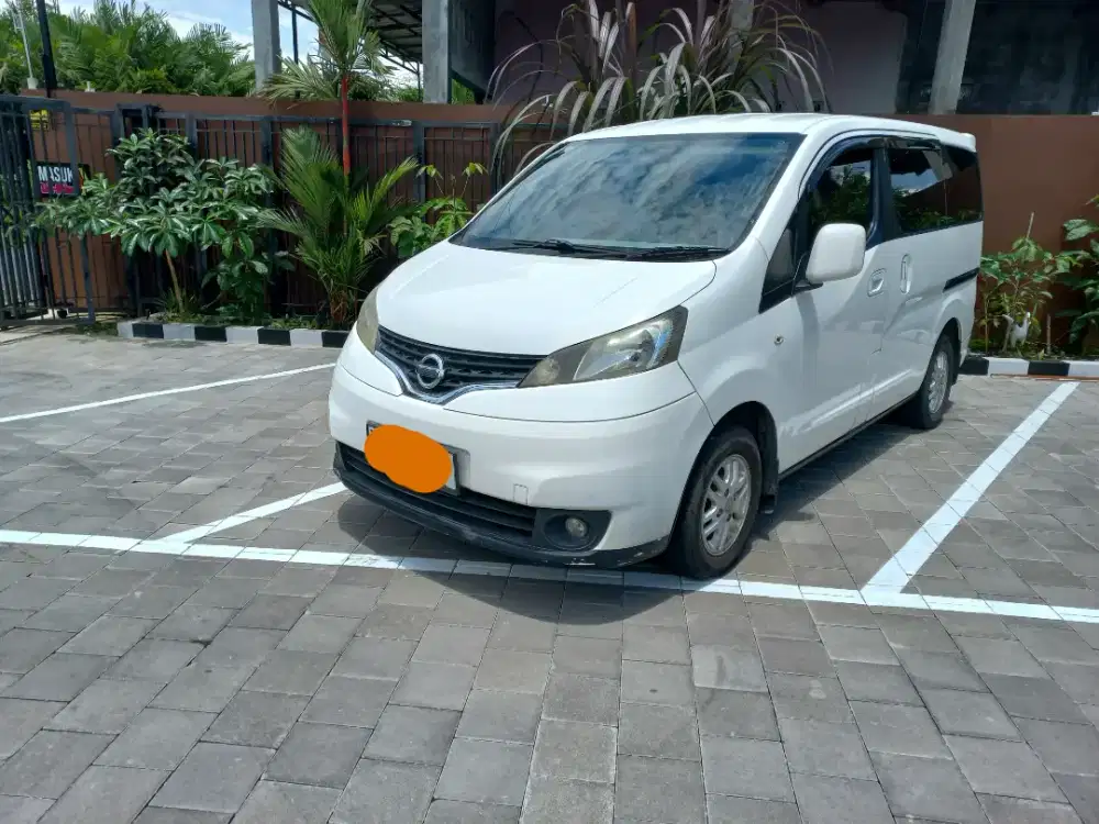 Evalia SV Bensin AT Warna putih