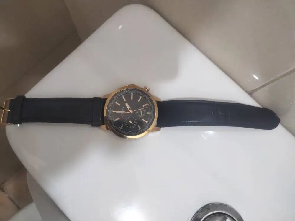 Baru 2 bulan beli jarang di pakai Guess