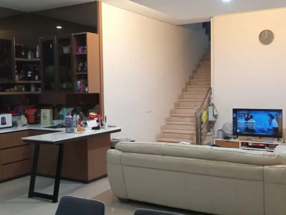 Rumah Terawat Singgasana Pradana LT 133/LB 200 – Semi Furnished & SHM