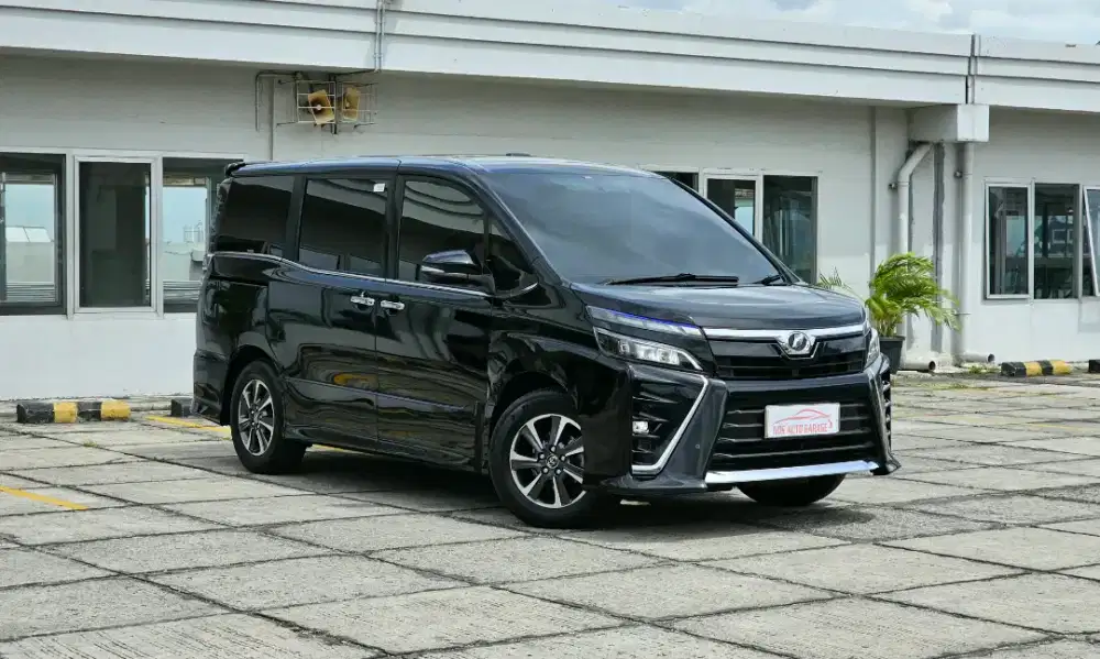 [Km 62rb] Toyota Voxy 2.0 Nik 2018