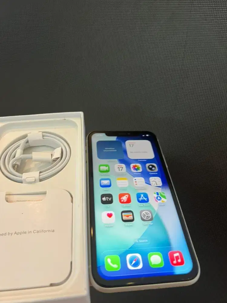 iphone 11 128gb sama sama baru