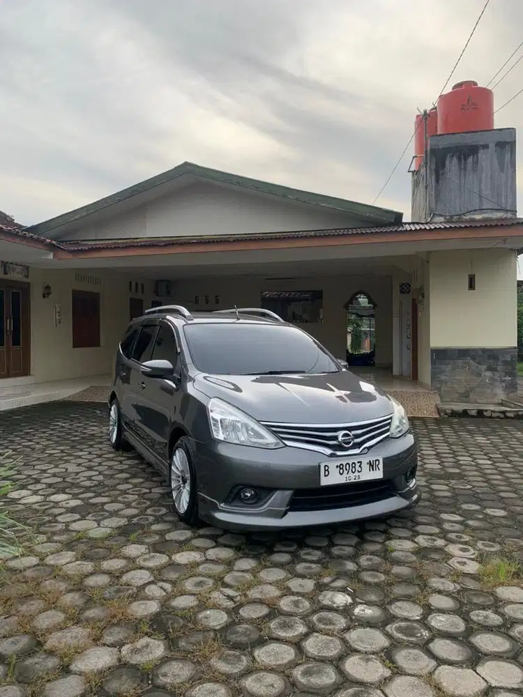 Nissan grand livina hws tahun 2013 abu-abu metalik