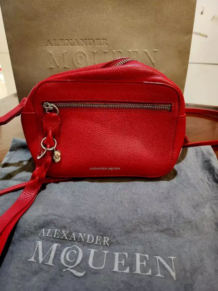 Tas Alexander McQueen merah