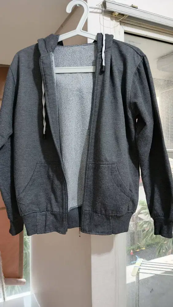 Jaket hangat untuk musim hujan