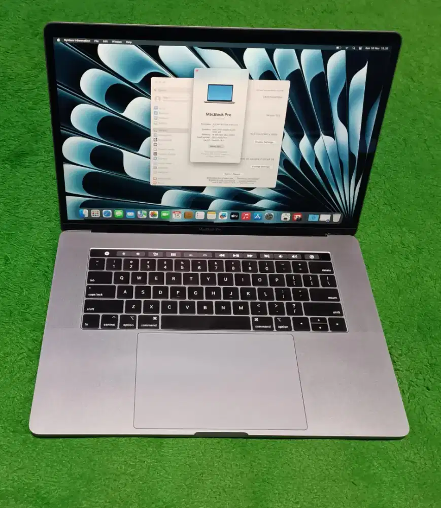 Macbook Pro 2018 15inch i7 16/256 Grey Touchbar Dual VGA Mulus Murah