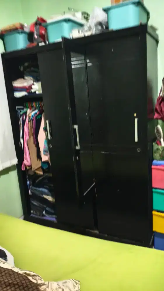 Lemari kayu 3 pintu sliding